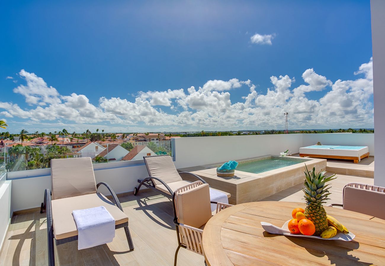 Apartamento en Bávaro - Private Picuzzi in New Penthouse Los Corales Beach. PGA405