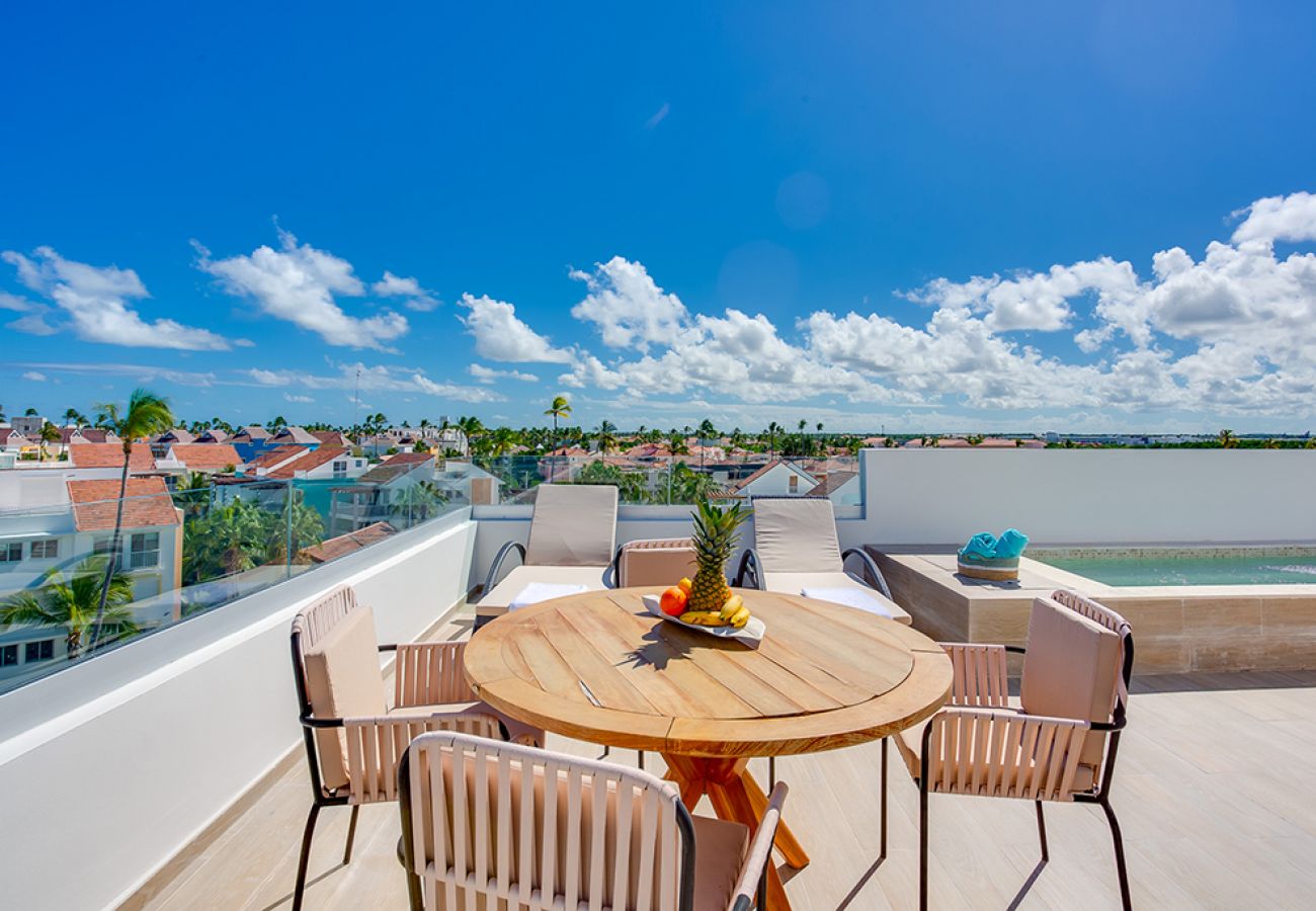 Apartamento en Bávaro - Private Picuzzi in New Penthouse Los Corales Beach. PGA405