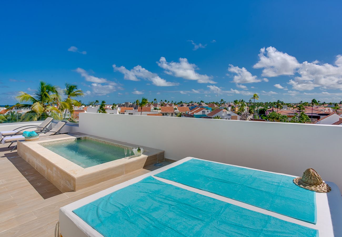 Apartamento en Bávaro - Private Picuzzi in New Penthouse Los Corales Beach. PGA405