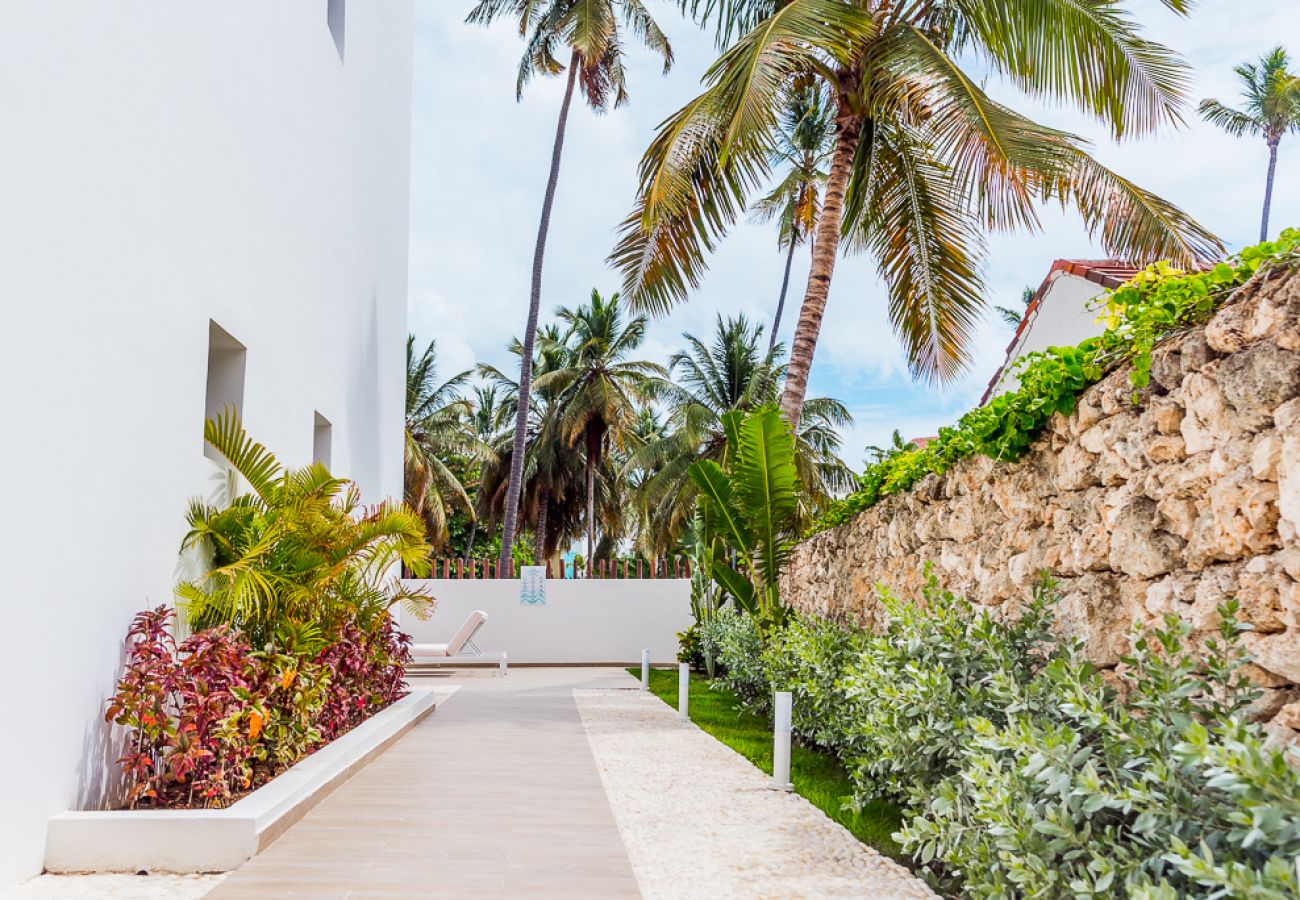 Apartamento en Bávaro - Gorgeous Terrace with private picuzzi Los Corales Beach