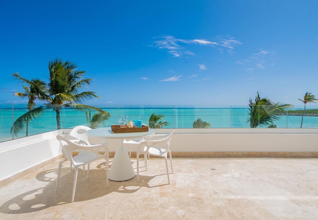 Apartamento en Punta Cana - Punta Palmera Beach Front with private cold jacuzzi