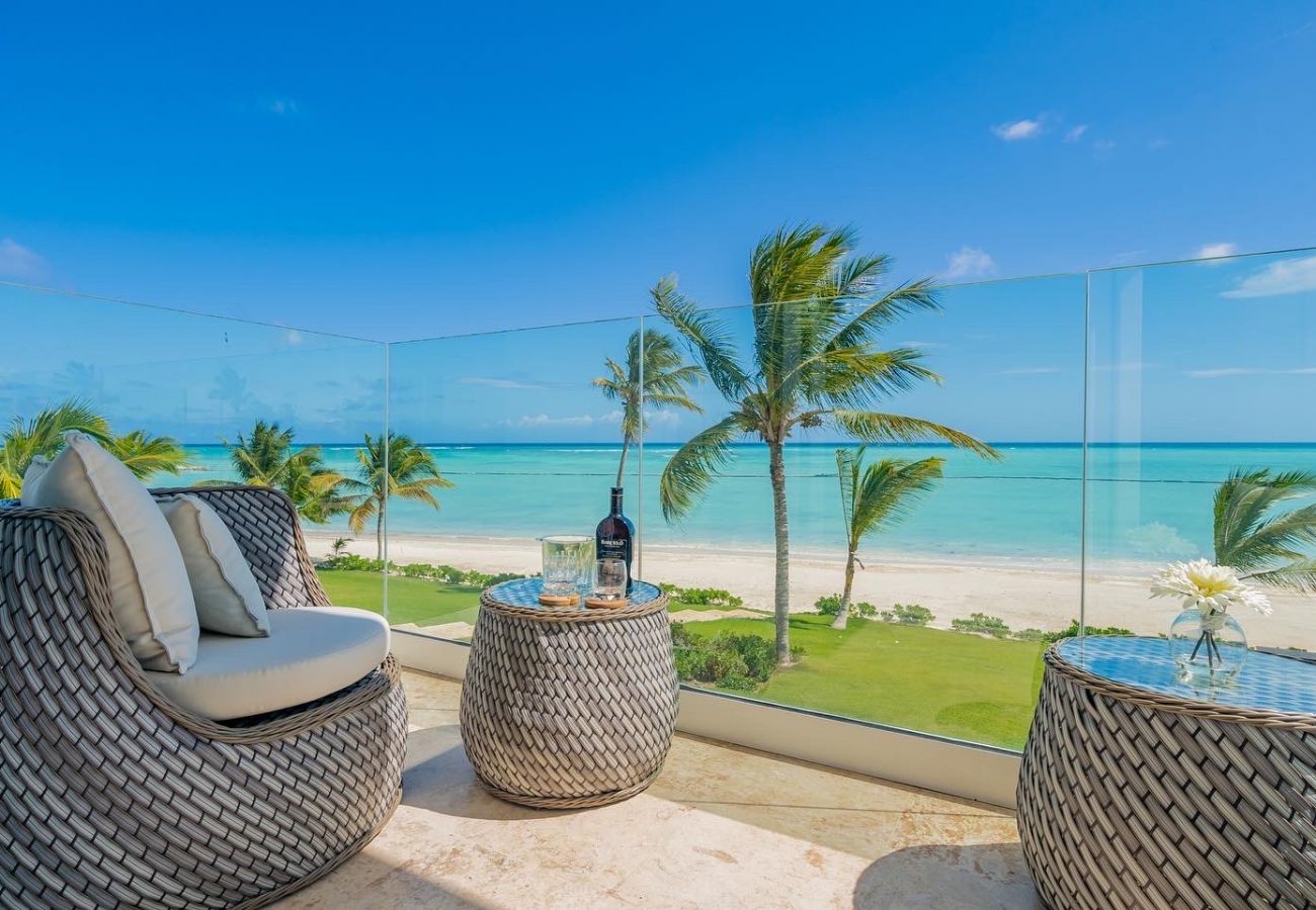 Apartamento en Punta Cana - Punta Palmera Beach Front with private cold jacuzzi