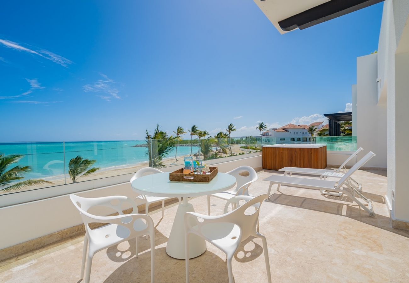 Apartamento en Punta Cana - Punta Palmera Beach Front with private cold jacuzzi