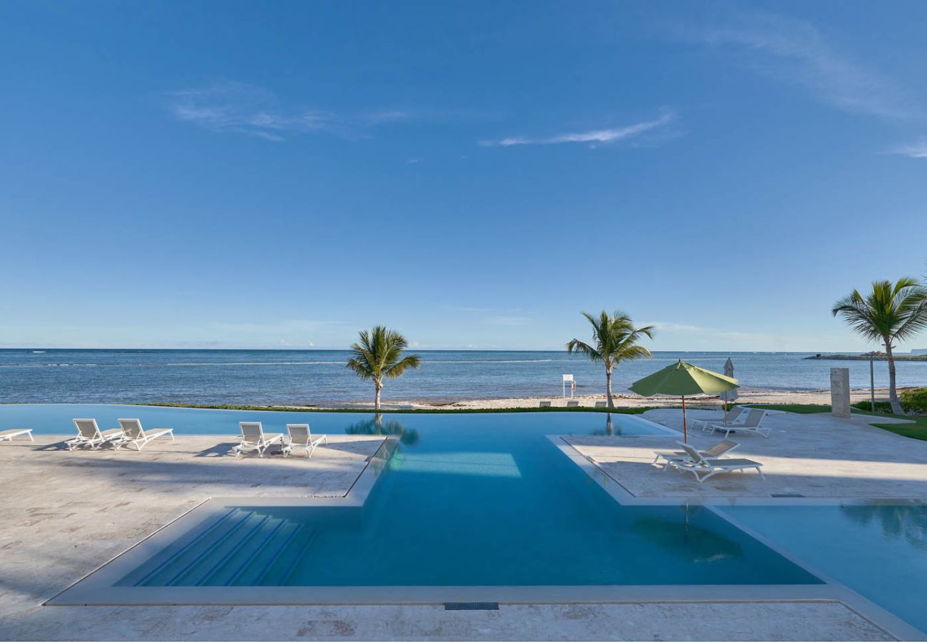 Apartamento en Punta Cana - Punta Palmera Beach Front with private cold jacuzzi