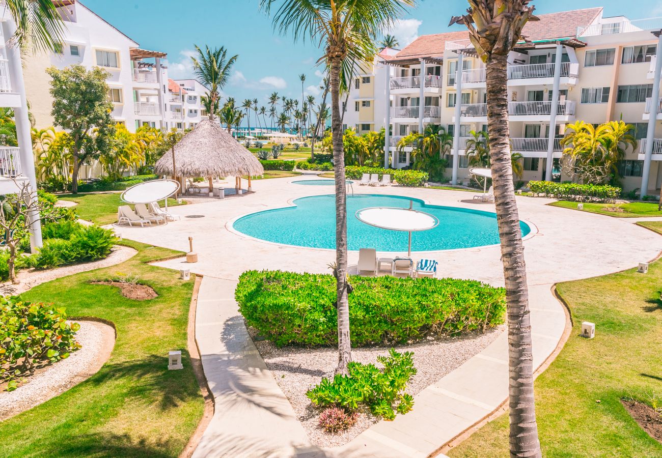 Apartamento en Bávaro - Beauty 1 bed pool views Playa Turquesa O204 with private beach 